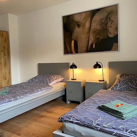 Charlie , Solingen Mitte, Ferien/Messe Wohnung Fuer Bis Zu 5 Personen Dış mekan fotoğraf
