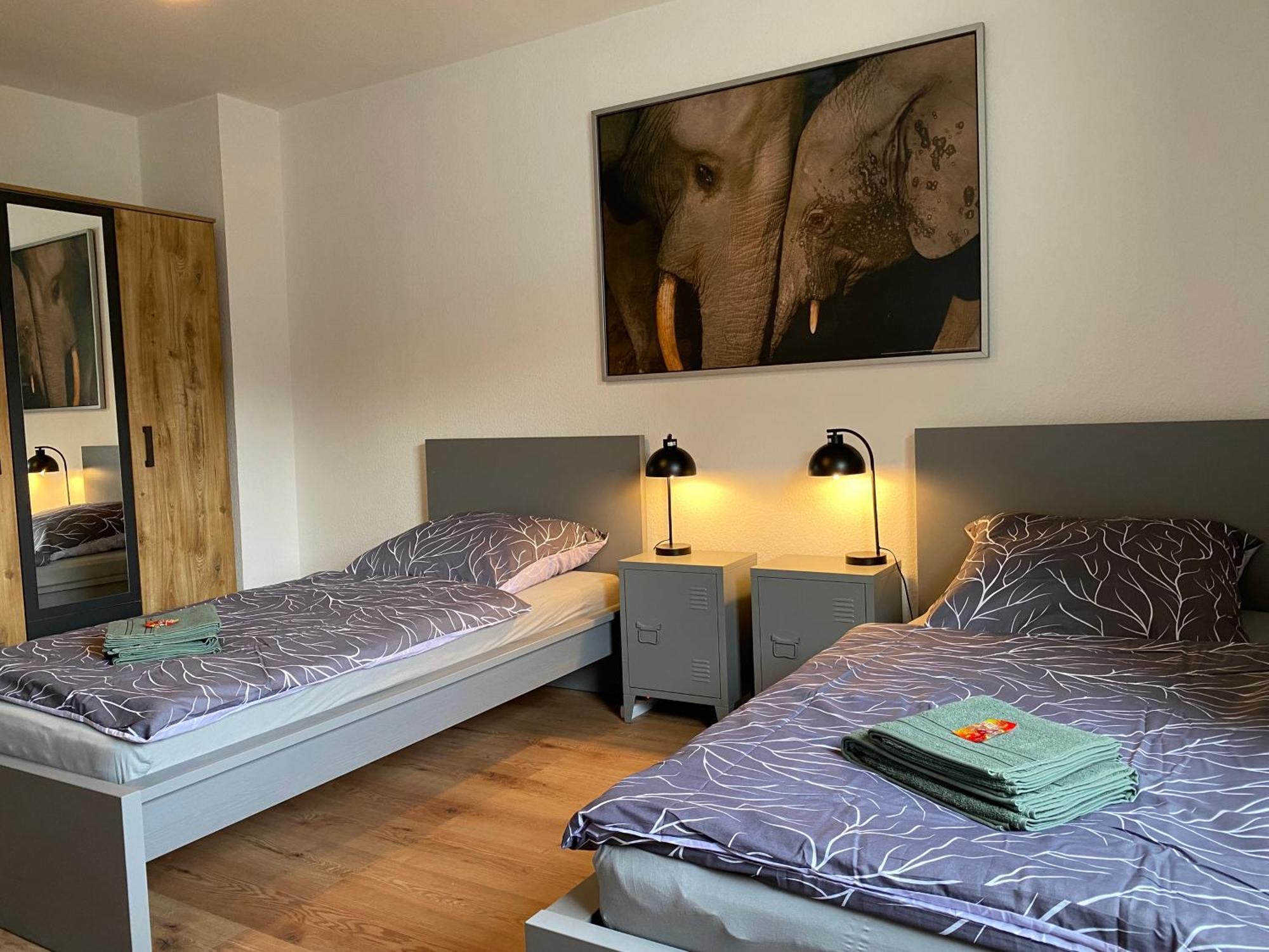 Charlie , Solingen Mitte, Ferien/Messe Wohnung Fuer Bis Zu 5 Personen Dış mekan fotoğraf