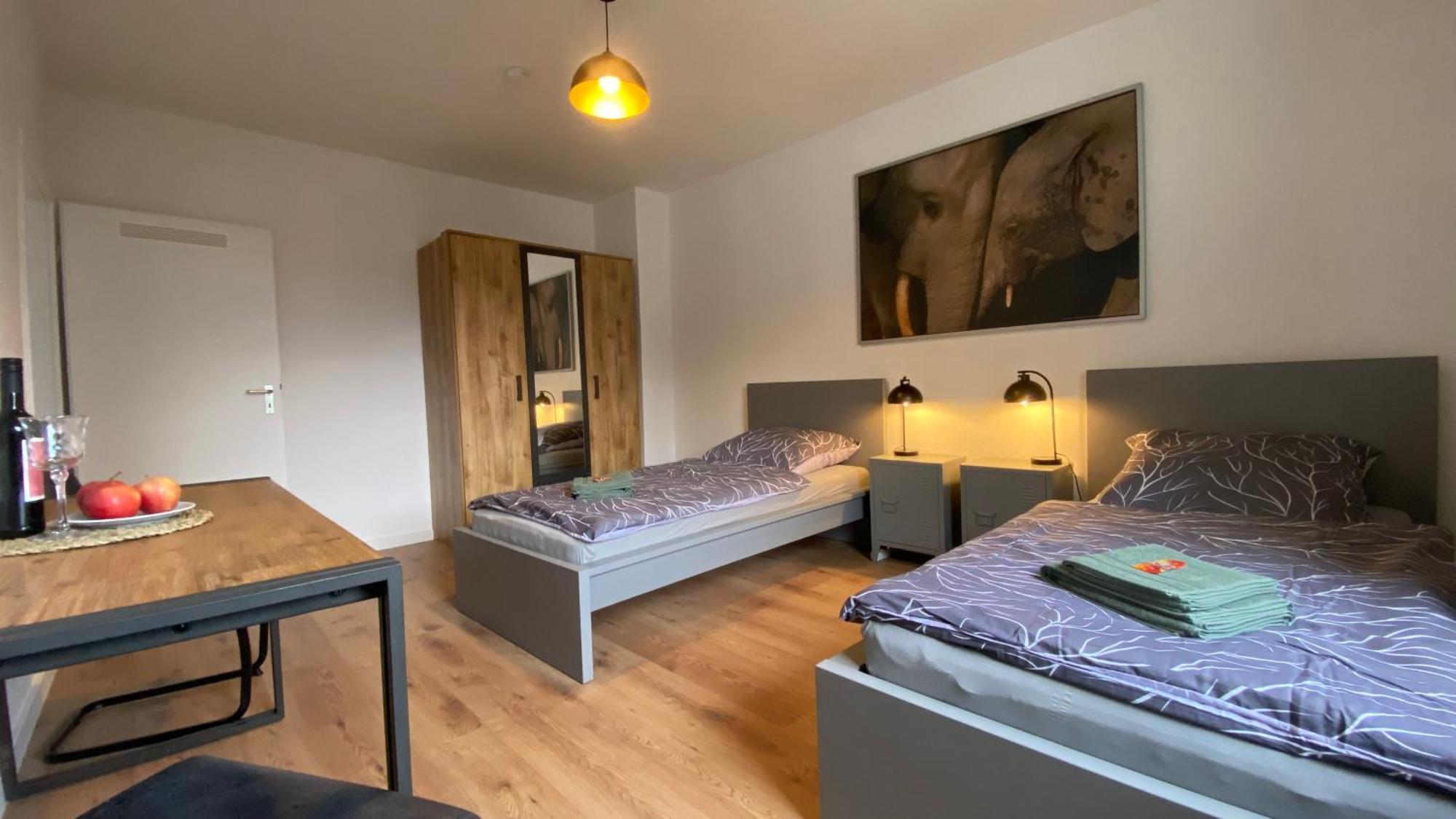 Charlie , Solingen Mitte, Ferien/Messe Wohnung Fuer Bis Zu 5 Personen Dış mekan fotoğraf