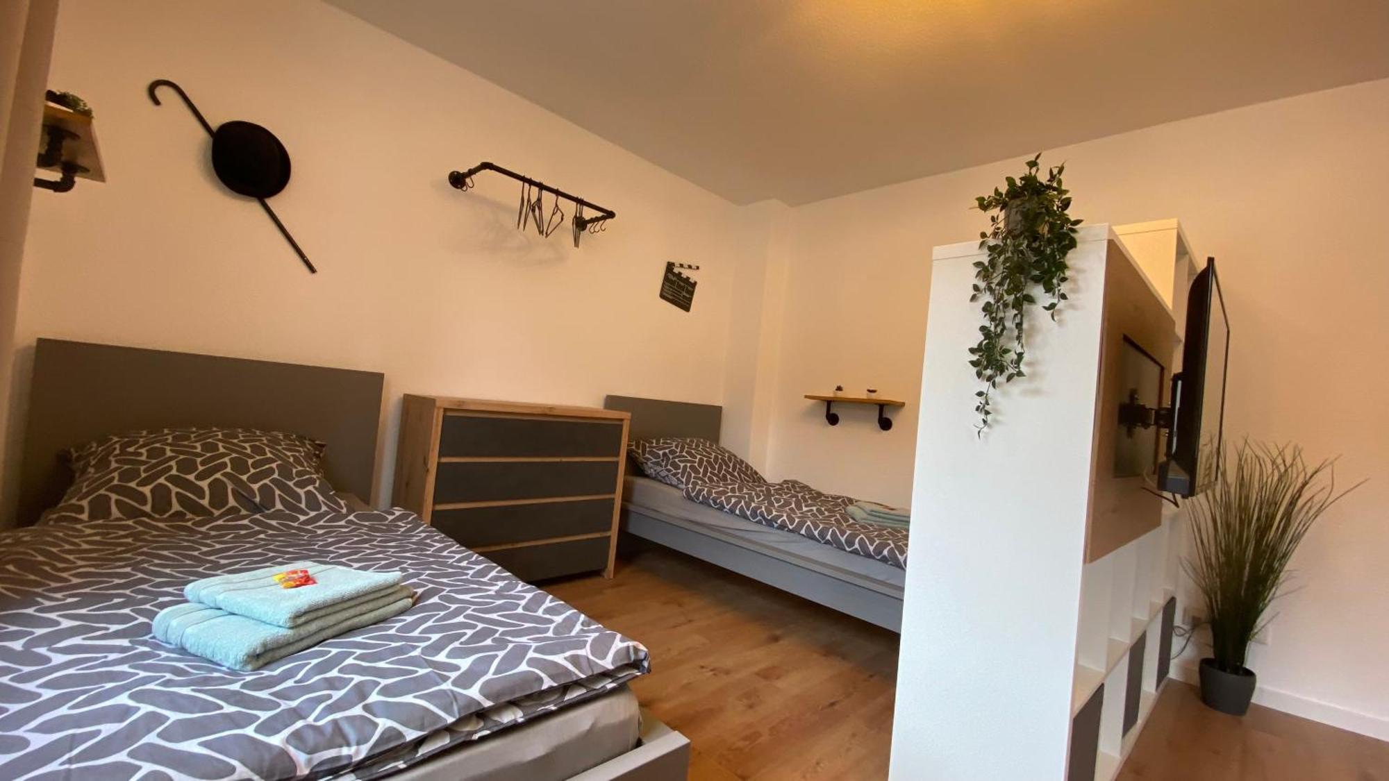 Charlie , Solingen Mitte, Ferien/Messe Wohnung Fuer Bis Zu 5 Personen Dış mekan fotoğraf